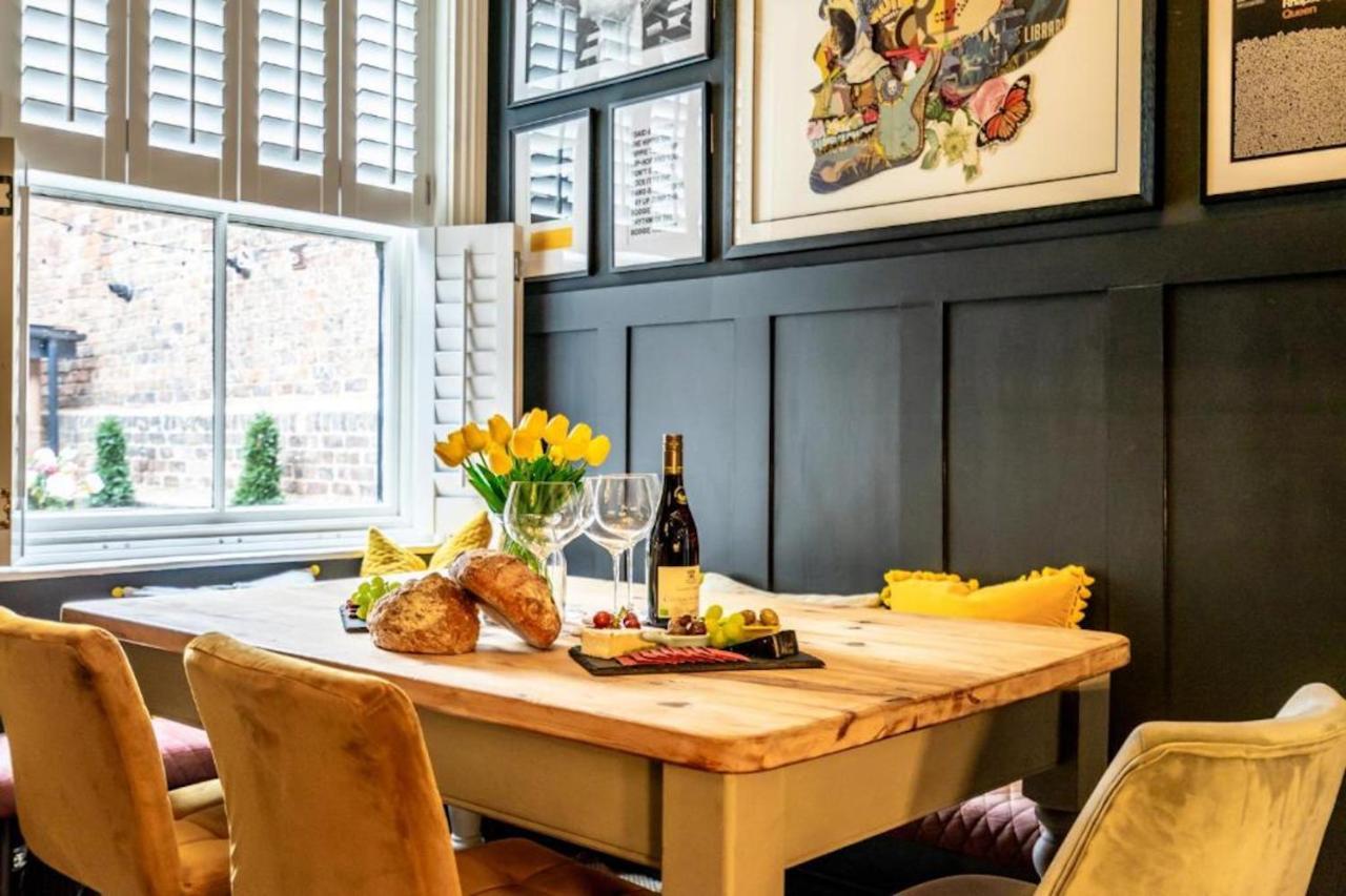 42 Is The Answer- Stunning Townhouse Appearing On Tv Show Casa vacanze York