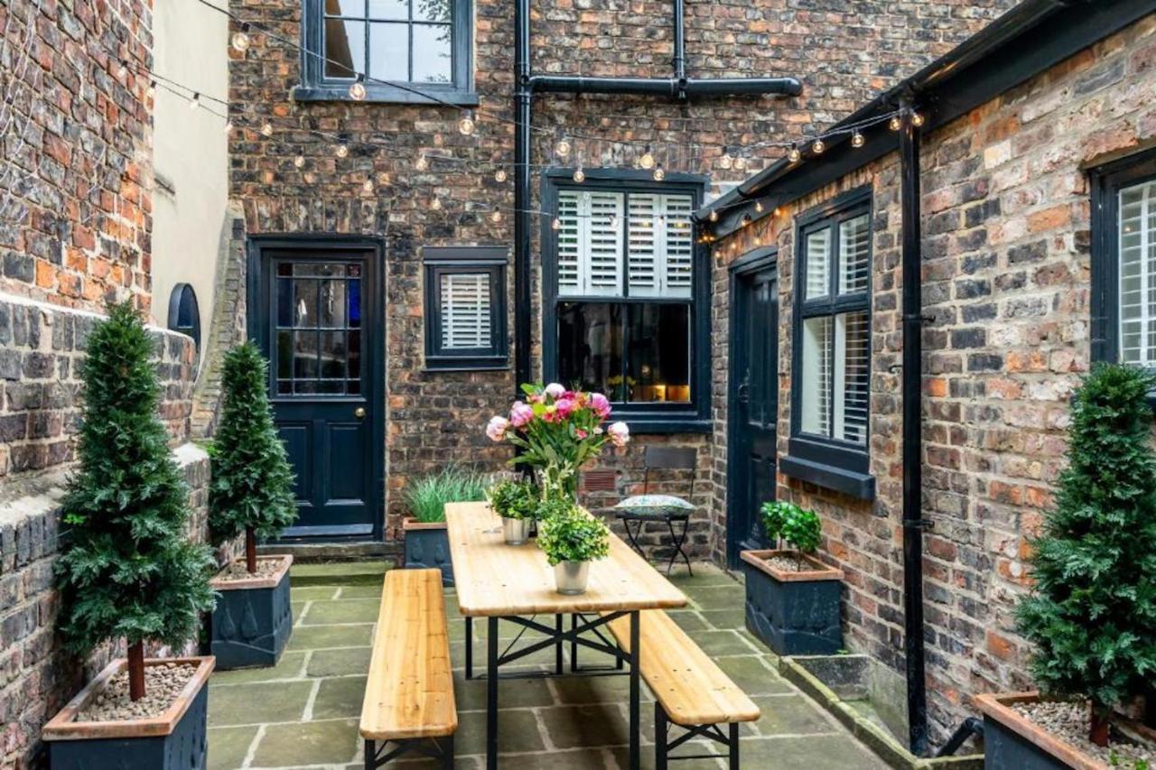 Casa vacanze 42 Is The Answer- Stunning Townhouse Appearing On Tv Show York