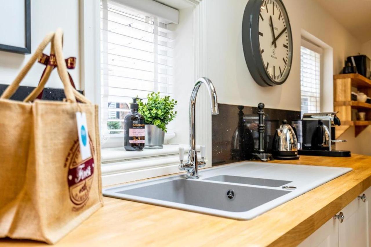 42 Is The Answer- Stunning Townhouse Appearing On Tv Show Casa vacanze *