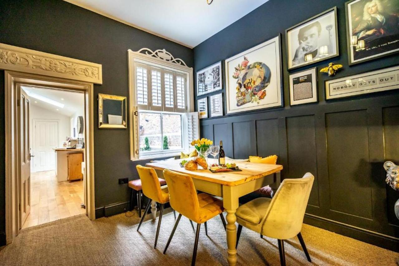 Casa vacanze 42 Is The Answer- Stunning Townhouse Appearing On Tv Show